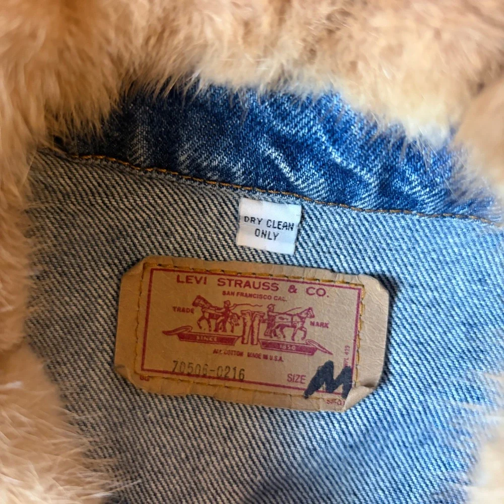 RARE Vintage Levi's 70506-0216 Denim Trucker Jacket Real Fur Collar Made USA 40R - Picture 2 of 8